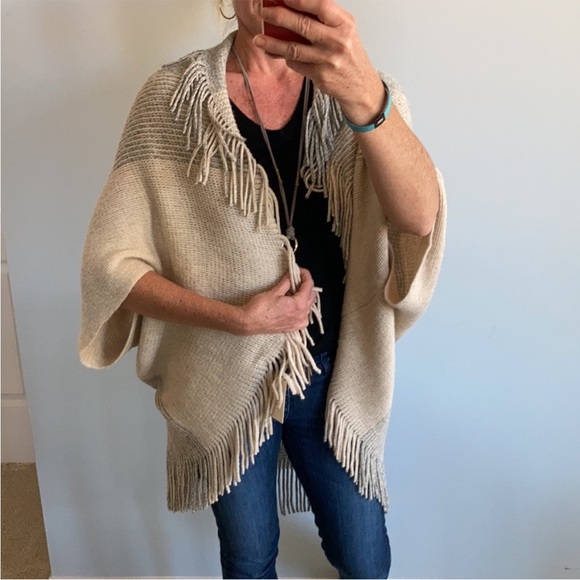 Oatmeal & Grey Fringed Sweater Kimono/Wrap - Picture 3 of 8